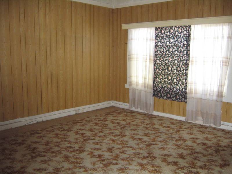 Available 1st April Rare opportunity Clarence Town Picture 3