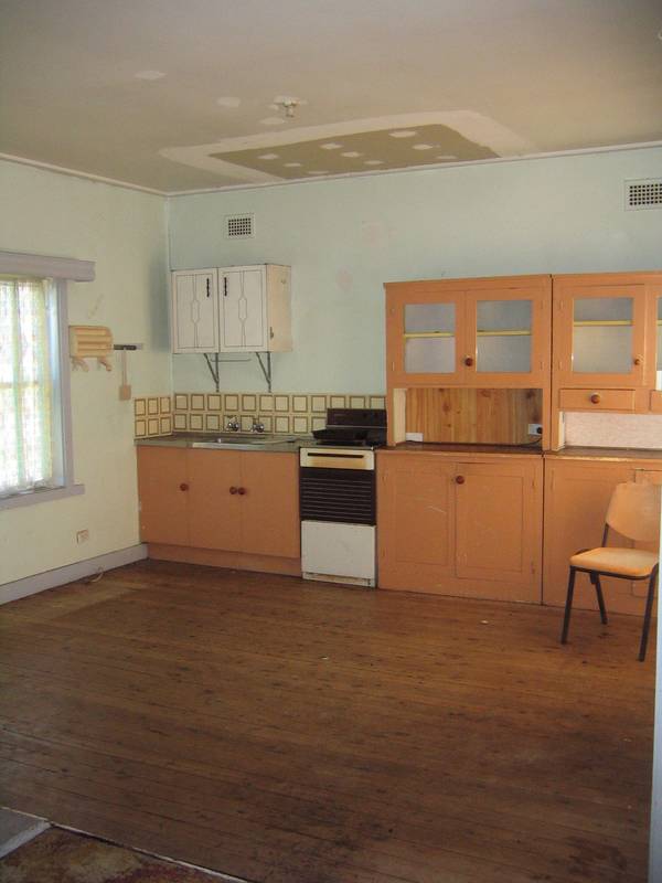 Available 1st April Rare opportunity Clarence Town Picture 2