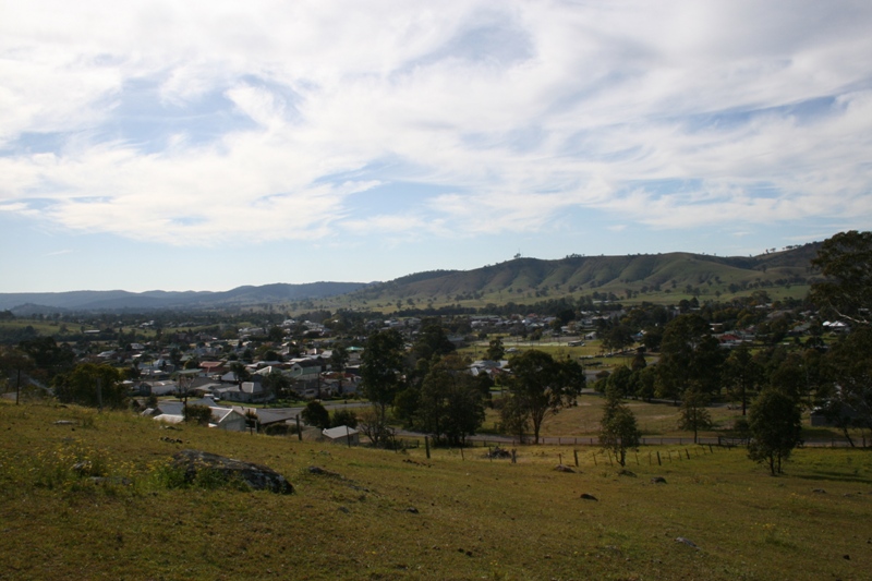 Hard to find Vacant Small Acreage on the edge of Town Picture 3