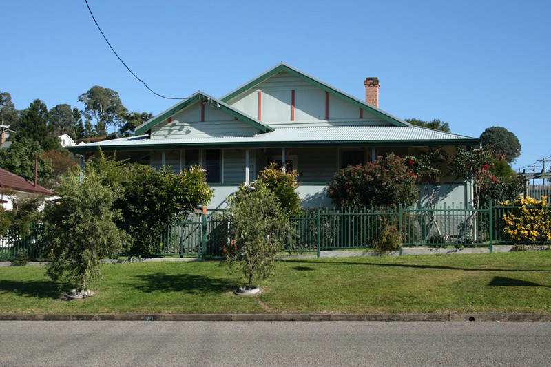 Stunning family home Picture 1