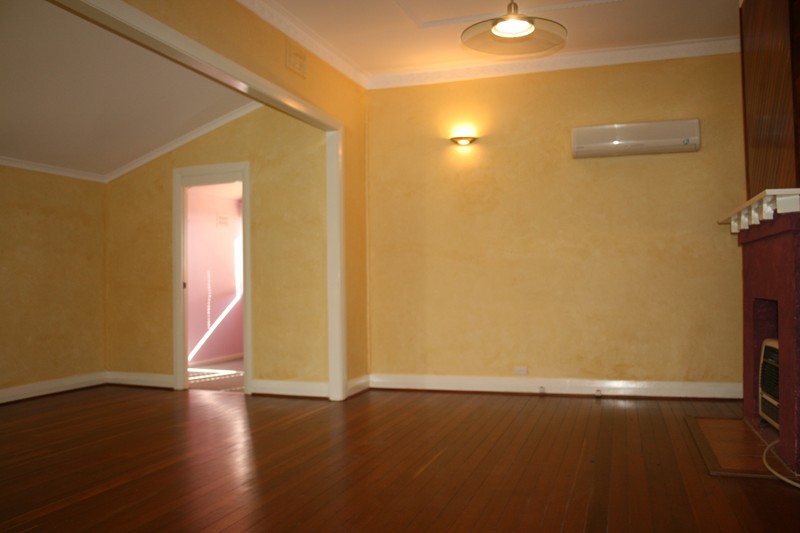 Stunning family home Picture 3