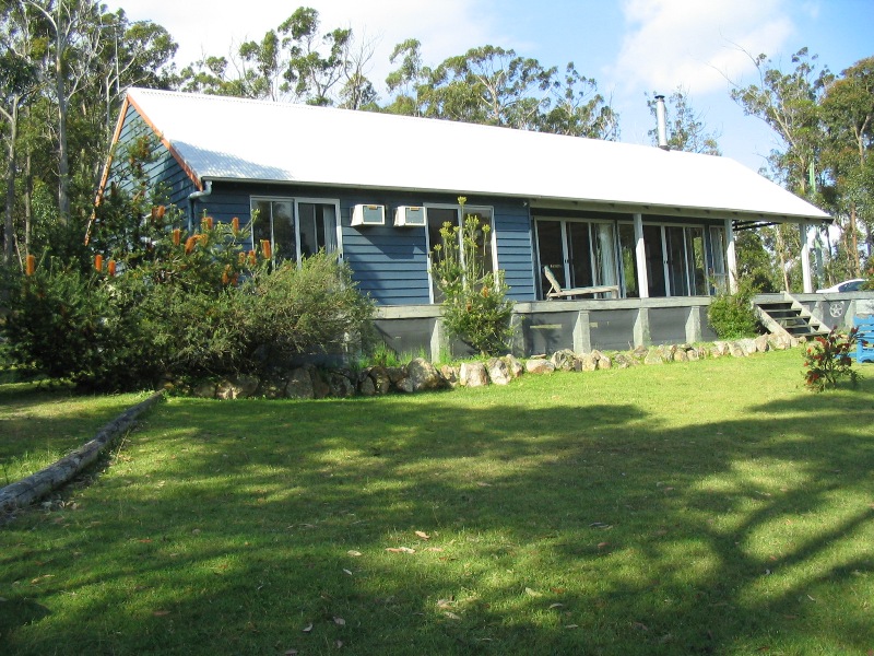 OWNER COMMITTED OVERSEAS - MUST SELL!! Picture 1