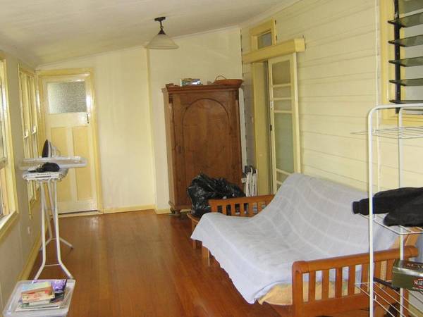 Fully Furnished Picture 3