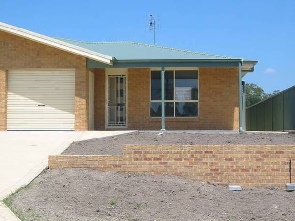 Almost new Duplex Picture 1