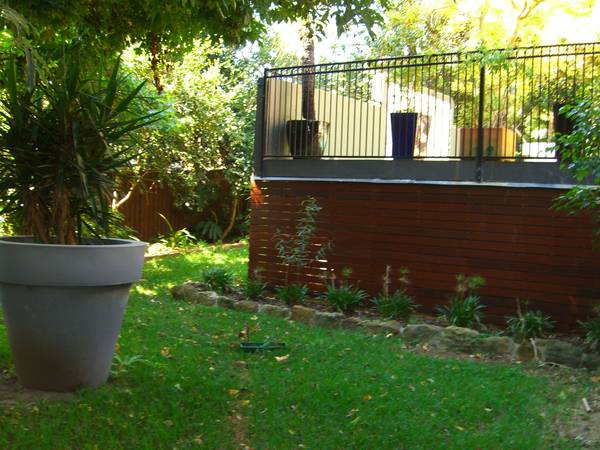 Comfy Bed-sitter! Picture 1