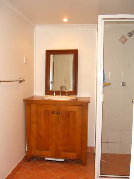 Comfy Bed-sitter! Picture 3