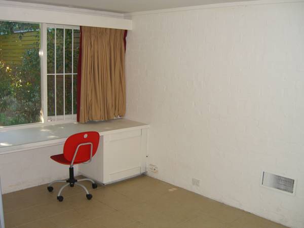 Comfy Bed-sitter! Picture 2