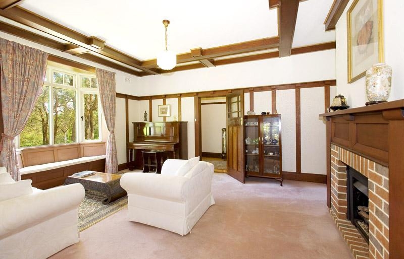 A Warm and Welcoming Home!! Picture 3