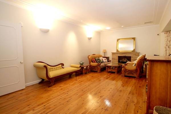 Prime Locale & Full Brick... Conveniently Positioned! Picture