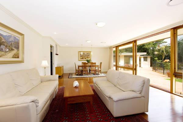 Stunning Single Level Living... Secluded Oasis On Sizeable Block! Picture 2