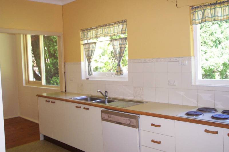 Full Fresh Coat of Paint Inside!!! Picture 2