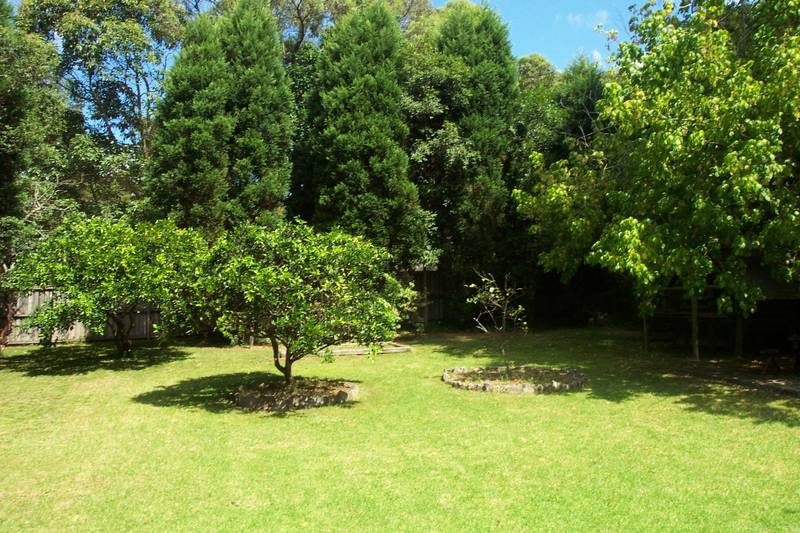 Full Fresh Coat of Paint Inside!!! Picture 3