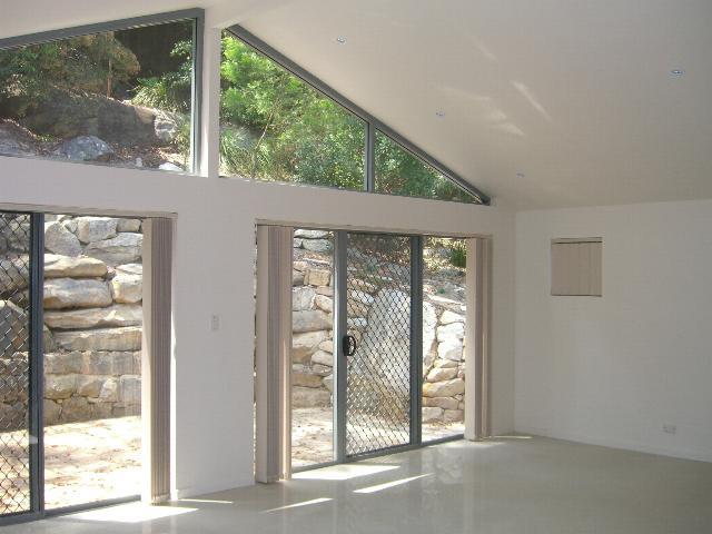 Beautiful Light and Bright Family Home! Picture 2