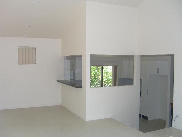 Beautiful Light and Bright Family Home! Picture 3