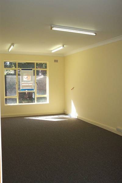 Must Lease Offices! Great Offices To Lease In HEART of St Ives! Picture 3