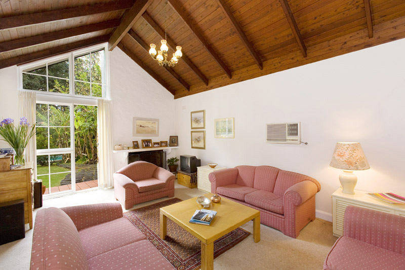 QUIET, PRIVATE FULL BRICK HOME Picture 3