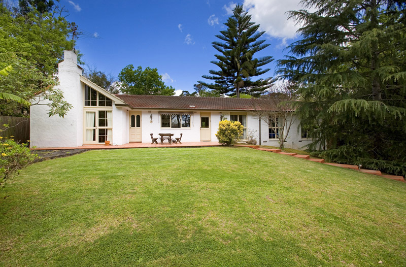 QUIET, PRIVATE FULL BRICK HOME Picture 1