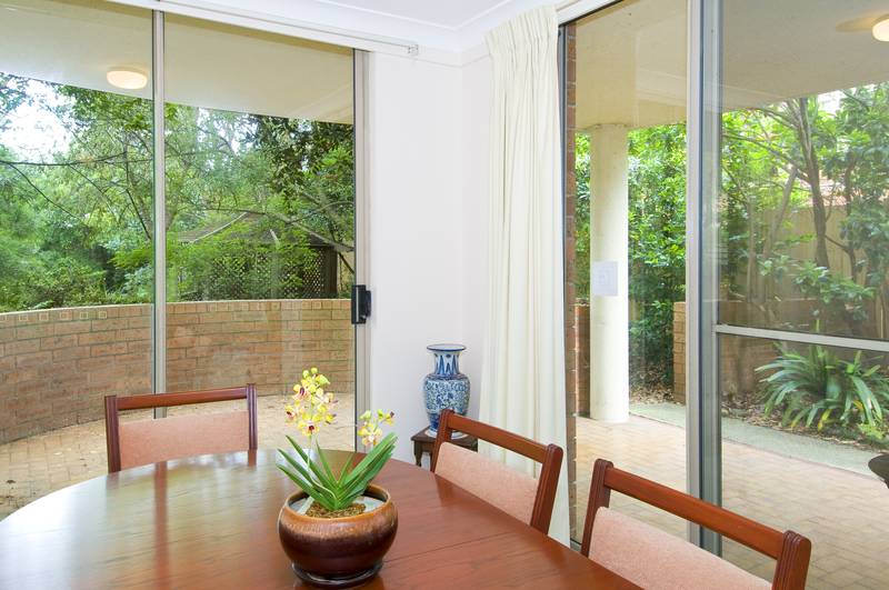 Strata title Garden Unit with a very large balcony and garden on title. Picture 2