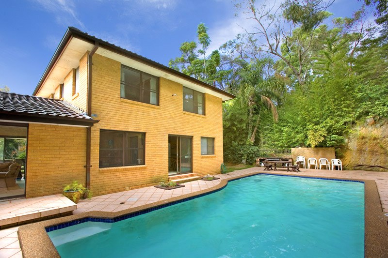 A LARGE FAMILY AFFAIR... Potential In-law Accommodation! Picture 3