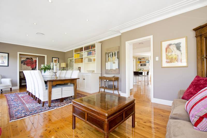 Contemporary renovated family home, which will tick all the boxes!! Picture 3