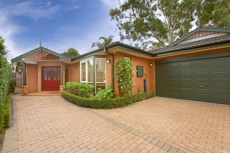 Relaxed Carefree Living in the Avenue's Picture 1