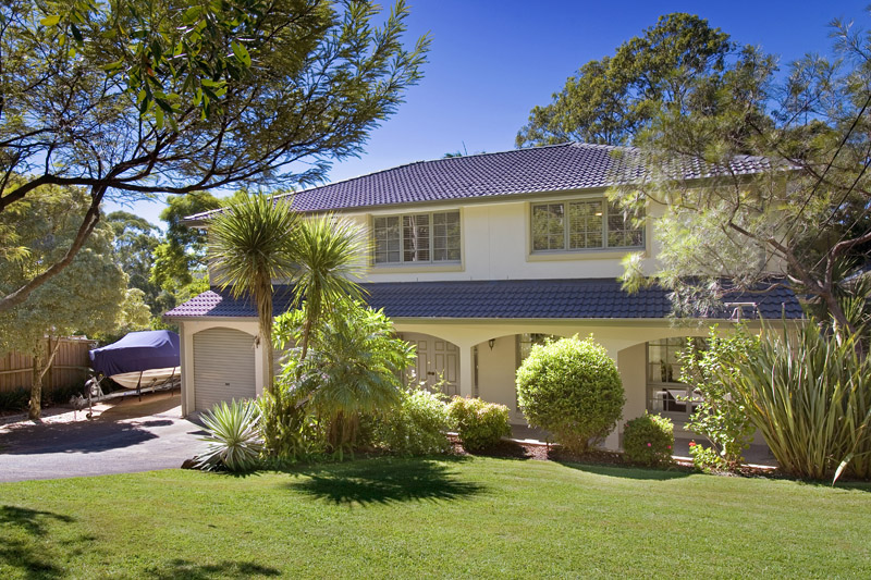 Bush Valley Views & Prime Locale... Executive Residence! Picture 1