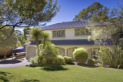 Bush Valley Views & Prime Locale... Executive Residence! Picture