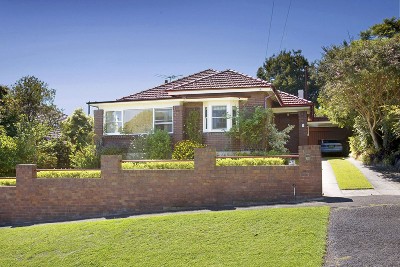 Beautiful Character Home with a Sunny North/East Rear Garden Picture