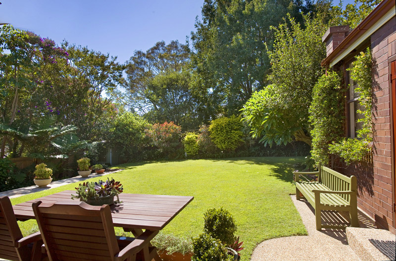 Beautiful Character Home with a Sunny North/East Rear Garden Picture 3