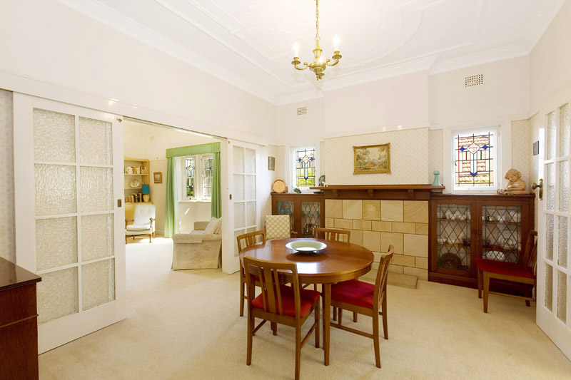 Beautiful Character Home with a Sunny North/East Rear Garden Picture 2