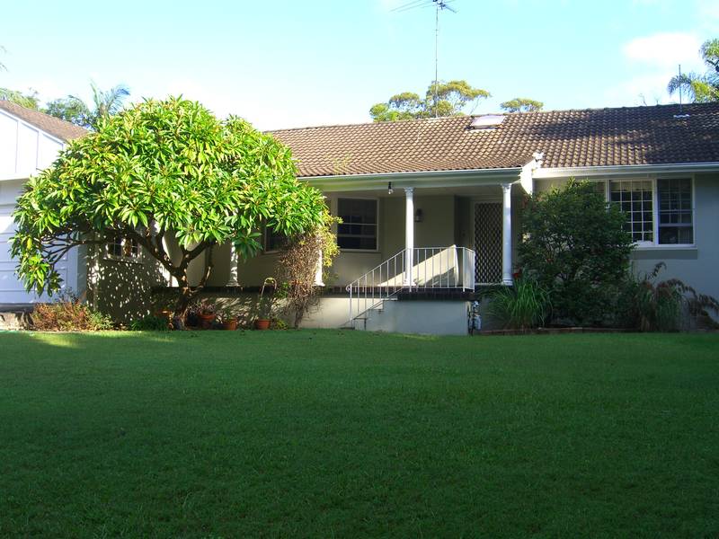 Neat and Tidy Family Home! Picture 1