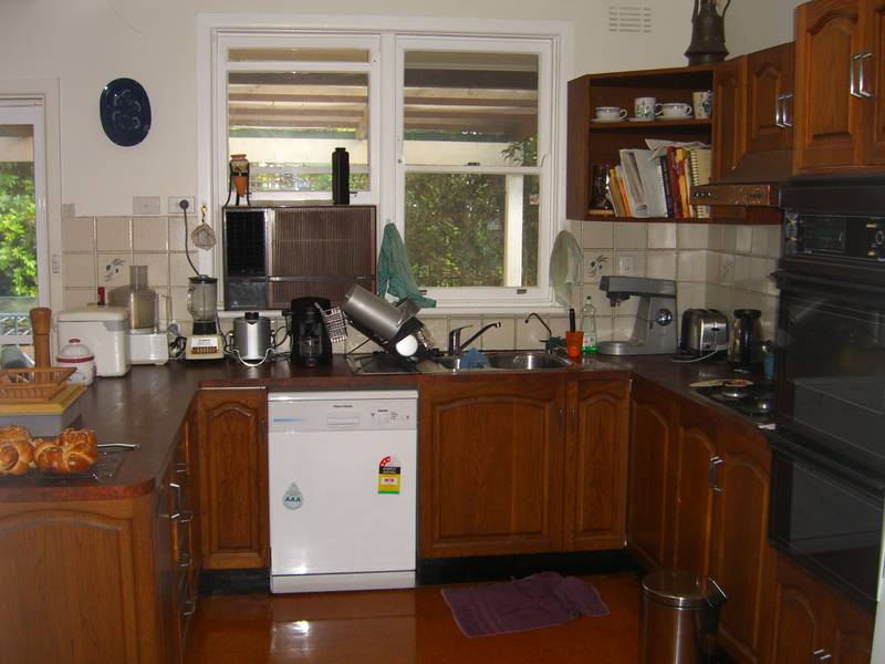 Neat and Tidy Family Home! Picture 2