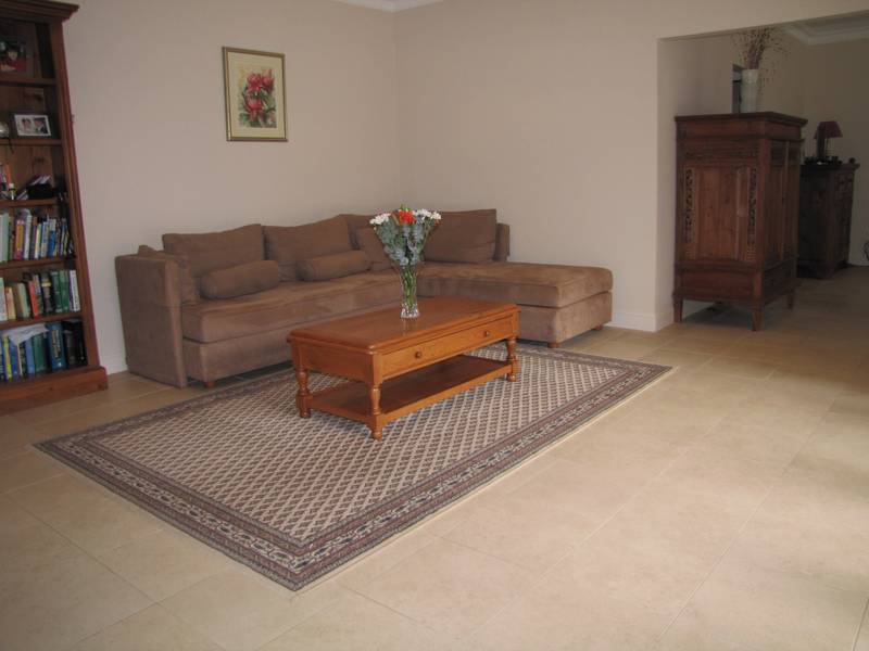 Beautiful Family Home! Picture 3