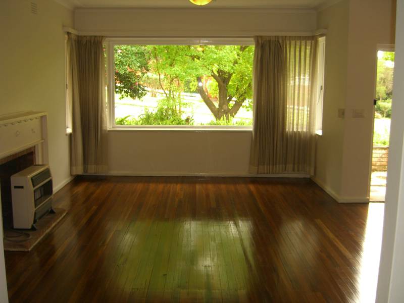 Neatly Located! Picture 3