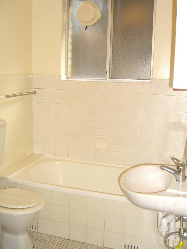 Cozy 2 Bedroom Unit! Picture 3