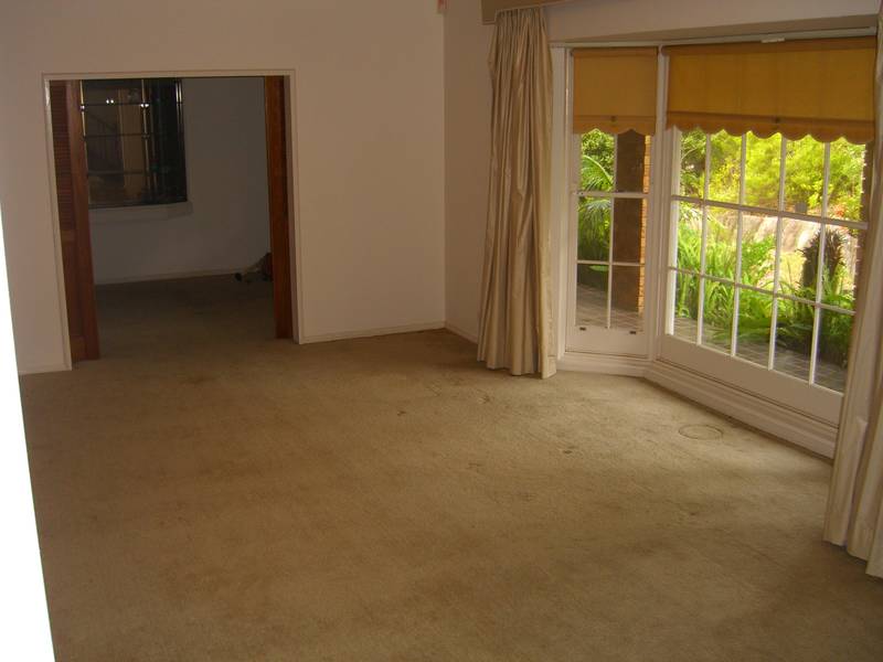 Huge Family Home!!! Picture 2