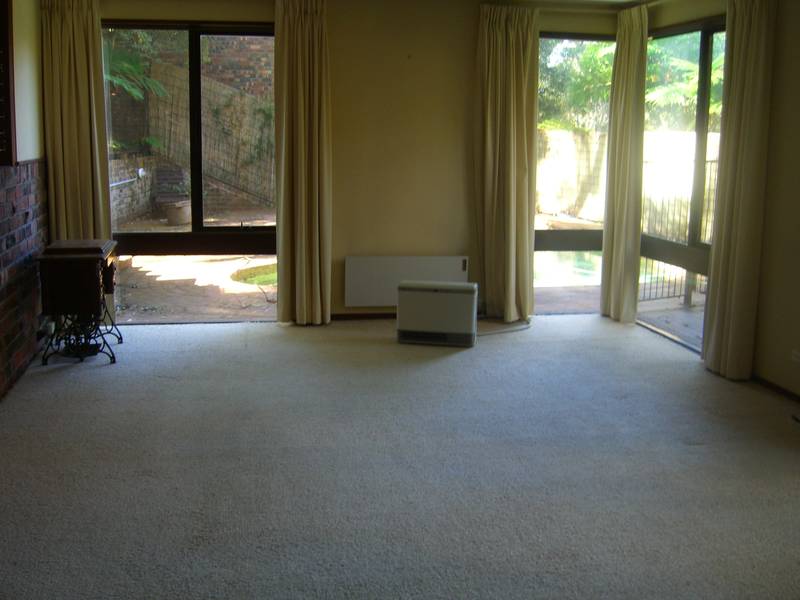 Tucked Away Family Home!!! Picture 2