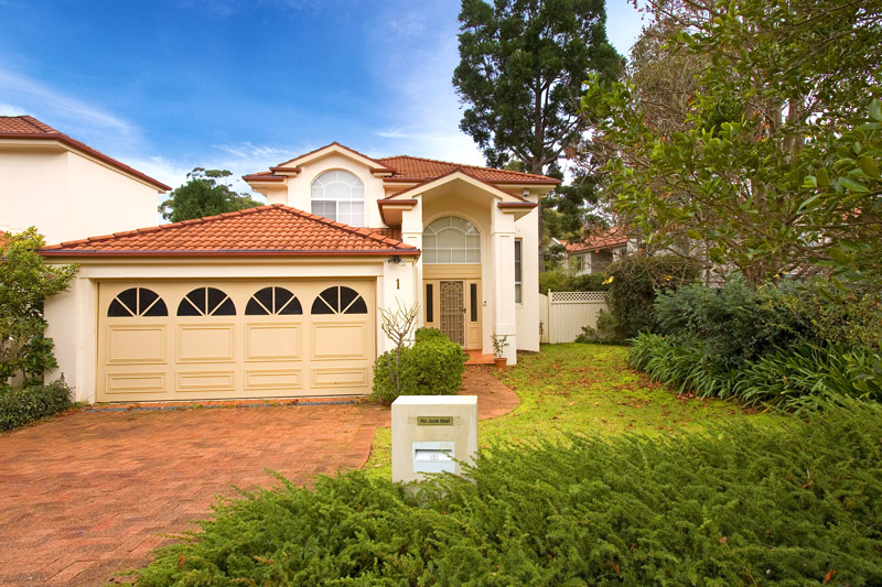 Tennis Court & Pool... Prestigious Lifestyle! Resort Living! Picture 1