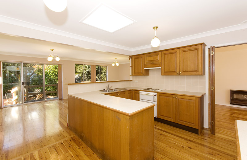 AUCTION this Saturday 29th at 10.00am On-site..Stop Dreaming! Start Living! Picture 2