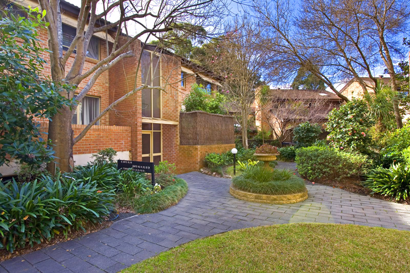 Close To Everything... Ground Floor Unit! Picture 1