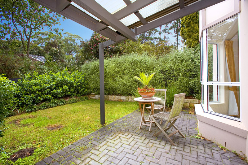 Smart Modern Living... Low Maintenance! Picture 3