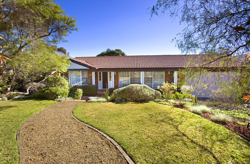 Skyline Views & Fabulous Locale...
Single Level Stunner! Picture 1