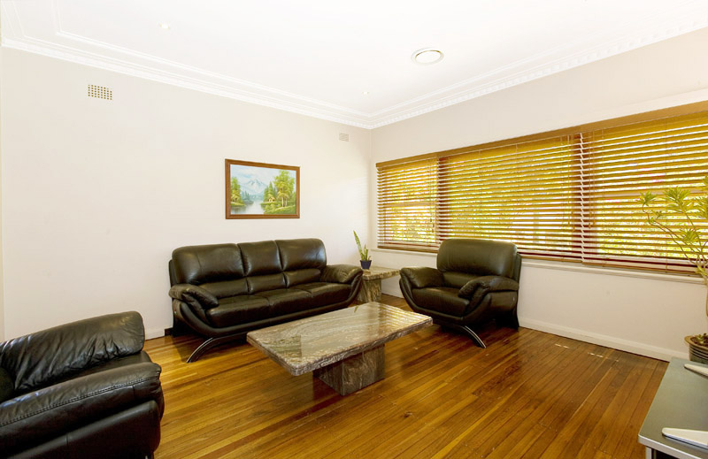 Amazing opportunity to get into this prestige area.. your ticket in.. Picture 2