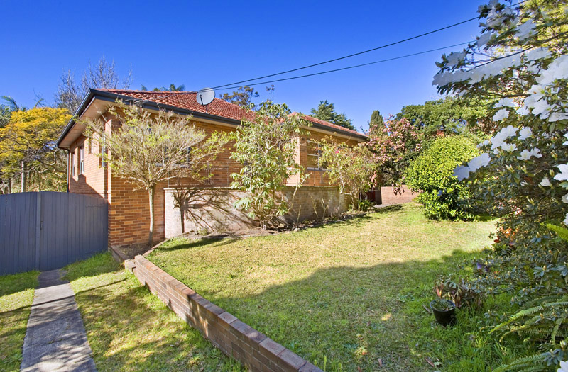 Amazing opportunity to get into this prestige area.. your ticket in.. Picture 1