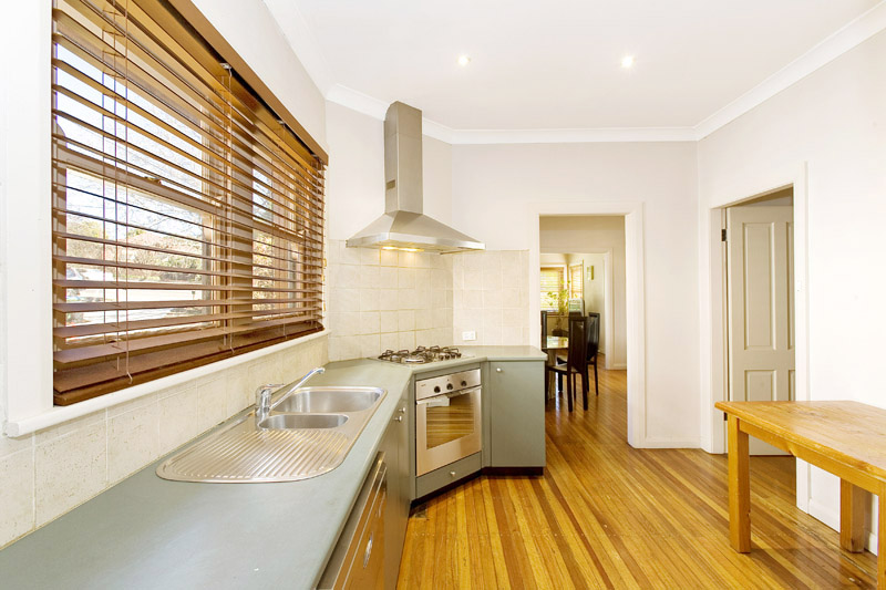 Amazing opportunity to get into this prestige area.. your ticket in.. Picture 3