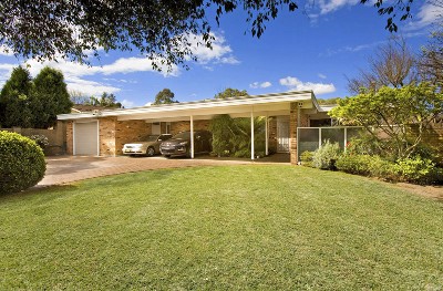 Fantastic Single Level Living... Great Locale! Picture