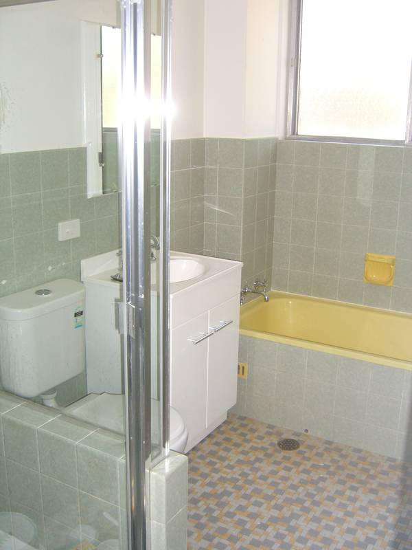 Freshly Updated, Stroll Station, Shops & Restaurants Picture 3