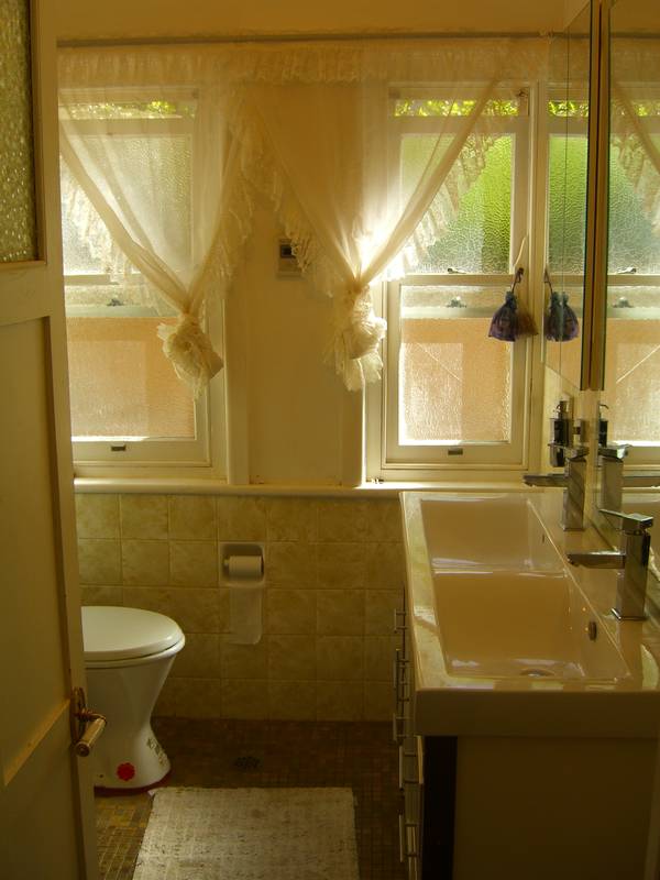 East-side Walk to Station!!! Picture 3