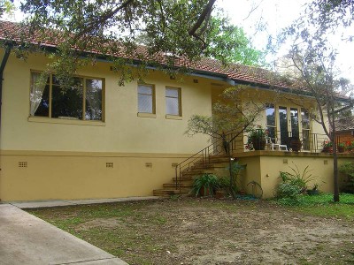 Peaceful Leafy Location! Picture