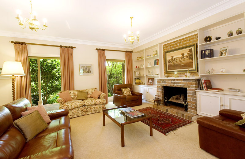 THE ULTIMATE IN FAMILY LIVING Picture 2